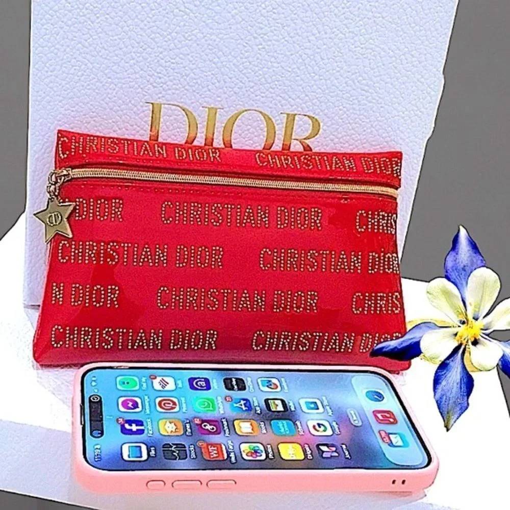 CHRISTIAN DIOR RED PATENT LEATHER CLUTCH WITH RHINESTONES SILVER STAR CH…